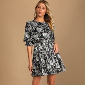 LULUS Pleasing To The Eye Floral Skater Mini Dress Small S